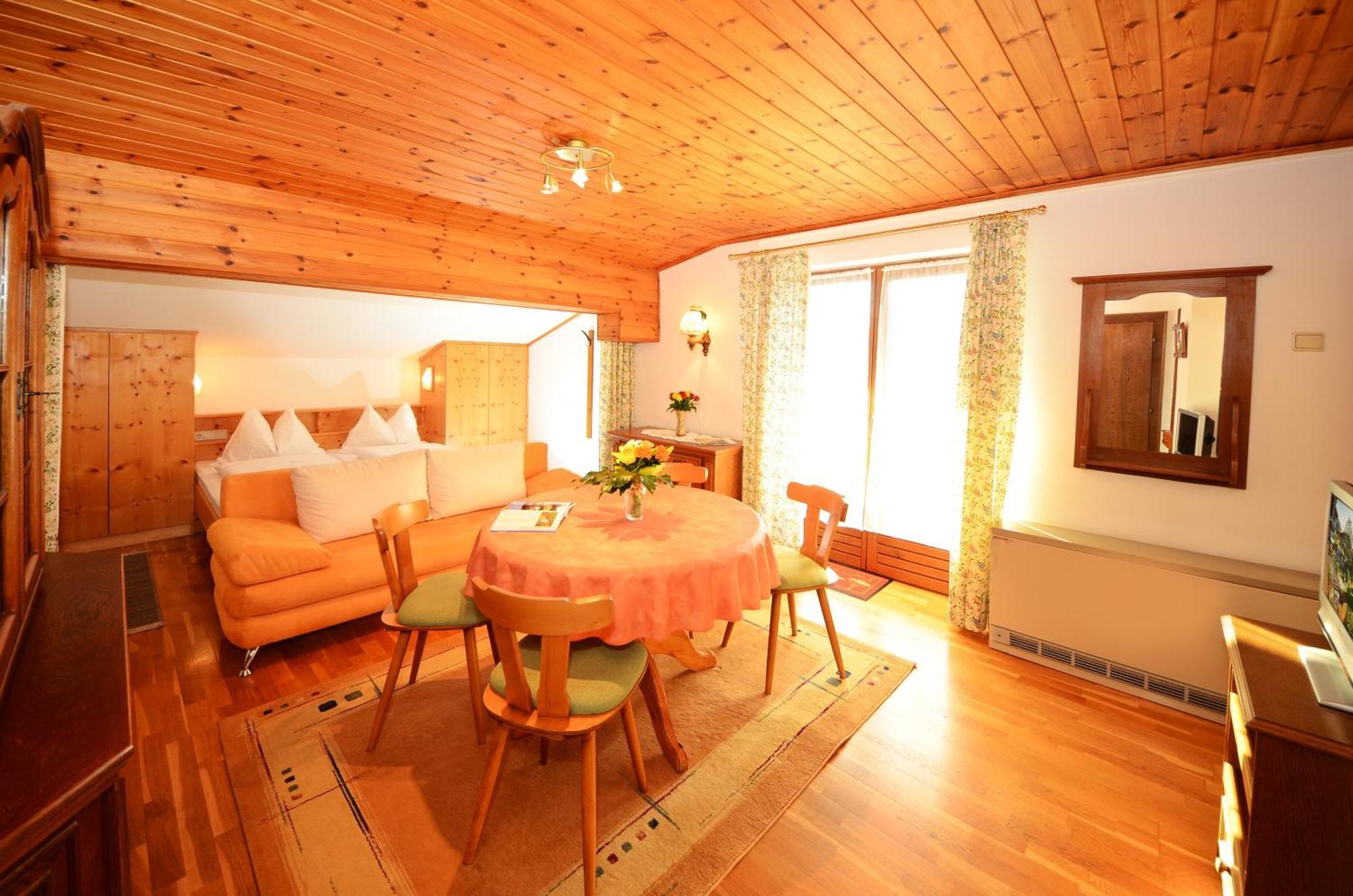 Pension Mozart ヴァークライン 部屋 写真