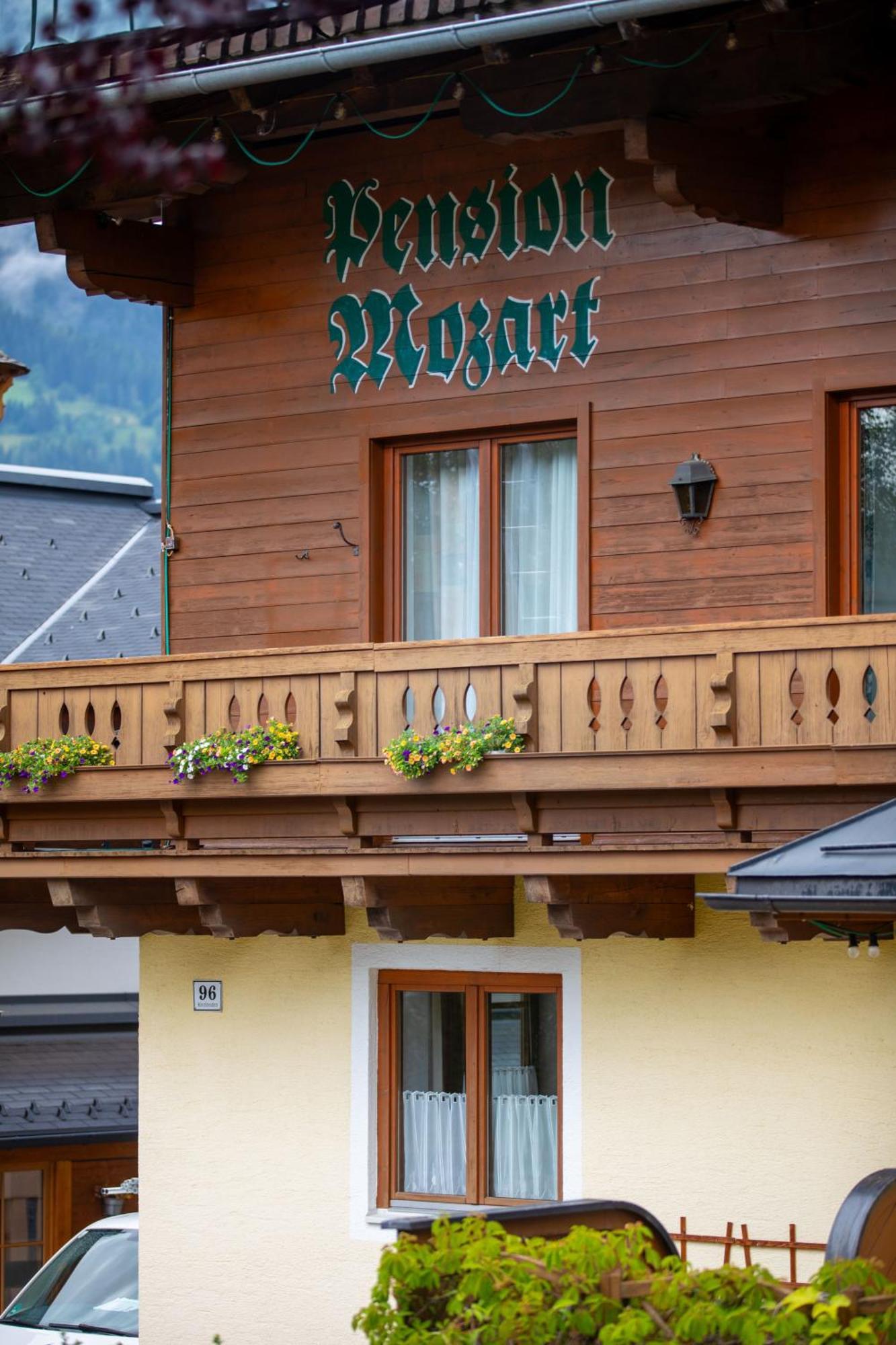 Pension Mozart ヴァークライン エクステリア 写真